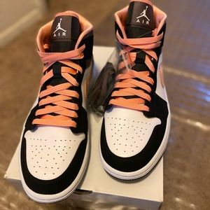 Jordan 1 Mids Brand New Peach Mocha
